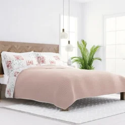 Quilts-Kirkland's Home Blush Patchwork Reversible 3-Pc. Queen Quilt Set Pink/White/Gray
