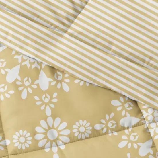Comforters-Kirkland's Home Daisy Medallion Queen 3-Pc. Comforter Set Yellow