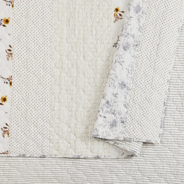 Quilts-Kirkland's Home Jessica Simpson Floral Endora Queen Quilt Set White